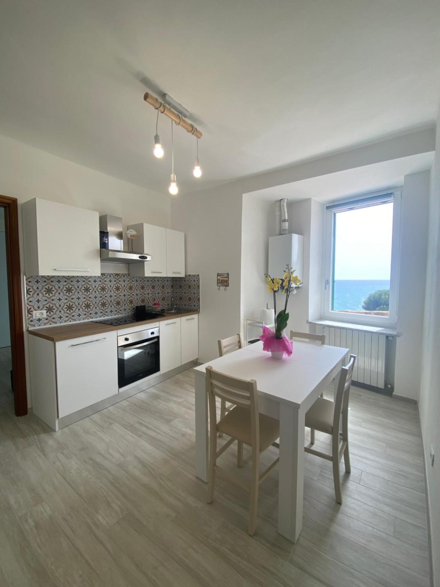 Casa Vacanze Merletto Imperia Exterior photo